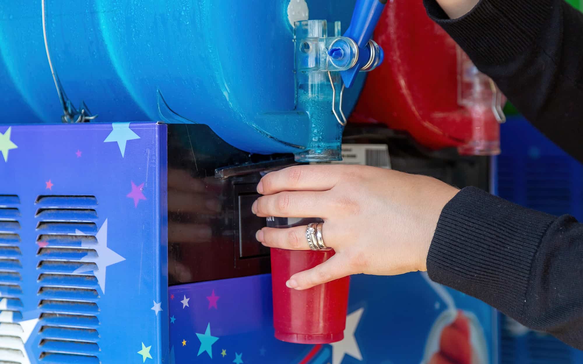 https://unitedfastfood.com/wp-content/uploads/2023/07/Person-Using-Slushy-Machine-at-Store.jpg